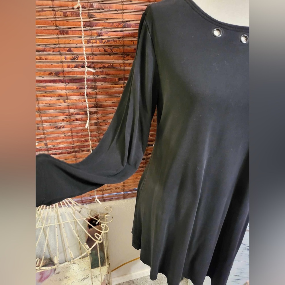 Max & Rina top. No size tag. - Picture 4 of 4